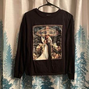✨NWOT - Forever 21 Romeo & Juliet long sleeve shirt